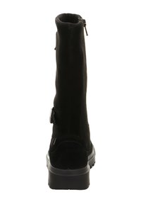 Schwarze Wildleder-Ankle-Boots mit einer strukturierten Oberfläche, einem Reißverschluss an der Seite und einer robusten schwarzen Gummisohle. Die vertikale Höhe ist auffällig.