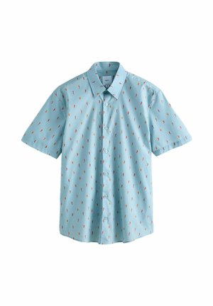Lichtblauw overhemd met korte mouwen, knoopsluiting en een klein patroon van rode en oranje chilipepers, klassieke kraag en een rechte zoom.