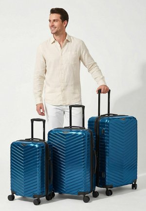 Redolz, ESSENTIALS 18 2.0 4 ROLLEN KOFFERSET 3-TEILIG MIT DEHNFALTE UNISEX - Kofferset - metallic-blue shiny
