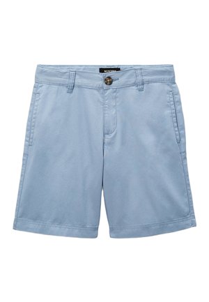 Shorts bleu clair arrivant aux genoux avec poches avant, fermeture à bouton, passants pour ceinture et une étiquette de marque noire à l'intérieur de la ceinture.