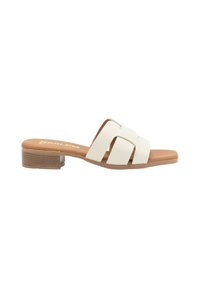 Sandalias deslizantes de cuero blanco que presentan un diseño de tiras cruzadas y un bajo tacón de bloque de madera. La suela es de color tostado con un acabado texturizado.