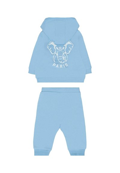 Completo con felpa con cappuccio e pantaloni della tuta blu chiaro, con grafica di un elefante e la scritta "PARIGI" in bianco sul retro. Realizzato in tessuto morbido.