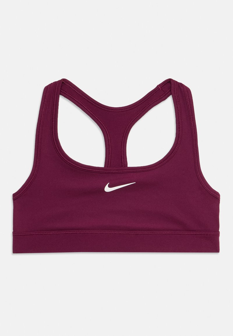 Sujeción deportiva Nike color púrpura con diseño de espalda nadadora y logo Swoosh de Nike en blanco centrado en la parte delantera.