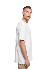 Merchcode UNFOLLOW FRONT  OVERSIZE  - T-shirts med print - white