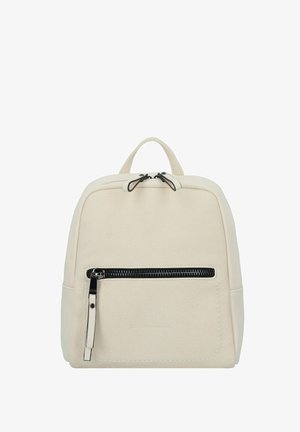 Hellbeige Rucksack aus strukturiertem Material, mit einer vorderen Reißverschlusstasche mit schwarzem Zubehör und zwei oberen Reißverschlüssen. Kompaktes Design.