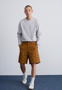 Nike Sportswear CLUB - Šortky - parachute beige