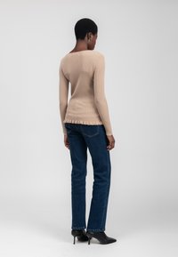 INFLUENCER RUCHED HEM - Strickpullover - beige