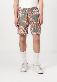 Tommy Hilfiger MERCER BANANA - Shorts - battle green