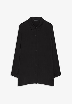 Schwarzes Langarmhemd mit spitzem Kragen, Knopfleiste und abgerundetem Saum. Hergestellt aus glattem Stoff mit einem dezenten Glanz.