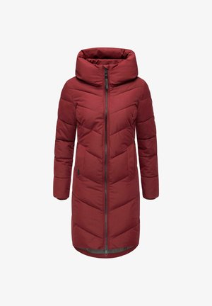 Rote gepolsterte Jacke mit hohem Kragen und einem Reißverschluss auf der Vorderseite. Verfügt über Zickzacknähten, zwei Seitentaschen und einen hinten leicht längeren Saum.