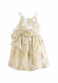 Abito bianco con motivi foglia d'oro, strati arricciati e un grande fiocco in vita; realizzato in tessuto leggero con una texture liscia.