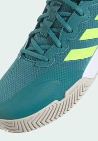 adidas Performance GAMECOURT 2 - Clay court tennissko - arctic fusion   lucid lemon   cloud white