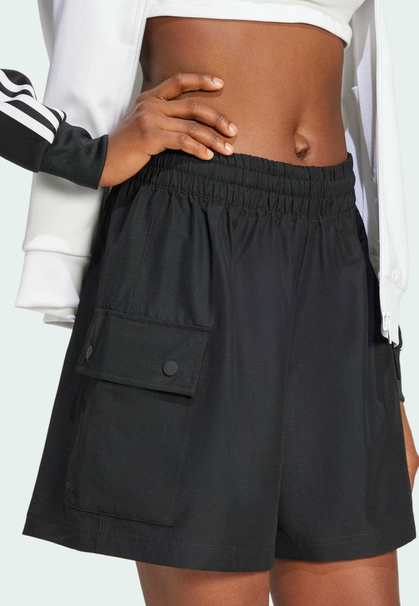 ESSENTIALS WOVEN HIGH-WAIST CARGO - Shorts3