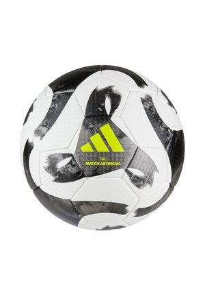Biało-czarna piłka nożna Adidas z żółtym logo i napisem "Tiro Match Artificial", na białym tle.