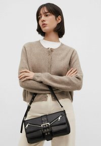 Stradivarius WITH BUCKLE - Kabelka - black