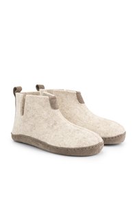 Vilt enkellaarsjes, lichtbeige met bruine accenten. Voorzien van elastische zijkanten en een gestikte zool voor duurzaamheid. Glad aanvoelend.