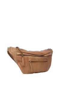 Bruine leren heuptas met textuur, bovenste ritssluiting en voorste ritszak. Heeft een verstelbare band voor veelzijdig draagcomfort.