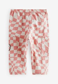 Bomullsshorts med ett rosa och vitt rutmönster, elastiskt midjeband och två sidofickor som har en rund applikationsdesign.