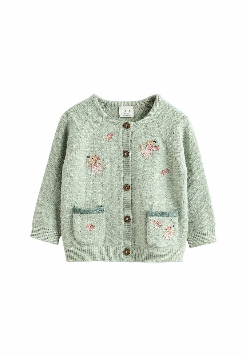 Cardigan bébé en tricot vert clair avec des boutons, deux poches avant et des détails brodés floraux roses sur la poitrine et les poches.