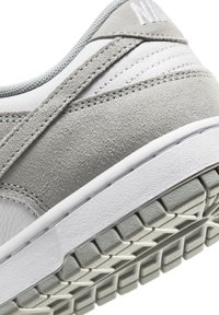 Nike Sportswear DUNK LOW RETRO SE / - Zapatillas - white light pumice