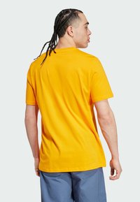 adidas Performance REAL MADRID SZN GR TE2 - Equipación de clubes - crew orange