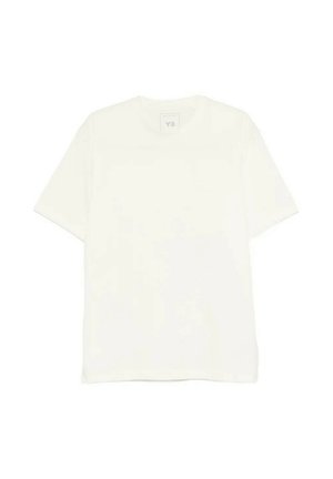 Maglietta bianca semplice a maniche corte con scollo rotondo e una piccola etichetta del marchio "Y-3" all'interno del colletto.