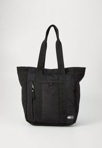 Borsa a tracolla nera con doppi manici in tessuto, tasca laterale con zip, texture morbida e un'etichetta quadrata con logo alla base.