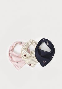 Tri bandana bibi: roza z rožnatimi vzorci, krema s črtami in srčki, mornarsko modra z metulji. Vsi imajo mehak, bombažen otip.