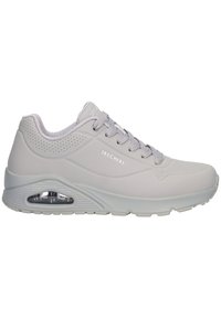 Scarpe da ginnastica grigio chiaro con una parte superiore sintetica liscia, design con lacci, dettagli perforati e ammortizzazione d'aria visibile nella suola.