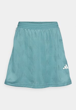 Akvamarinės sportinės sijonas su tekstūriniais raštais, elastinga juostos dalimi ir balta Adidas logotipu apatinėje dešinėje kampo. Lygi medžiaga, aukščiau kelių.