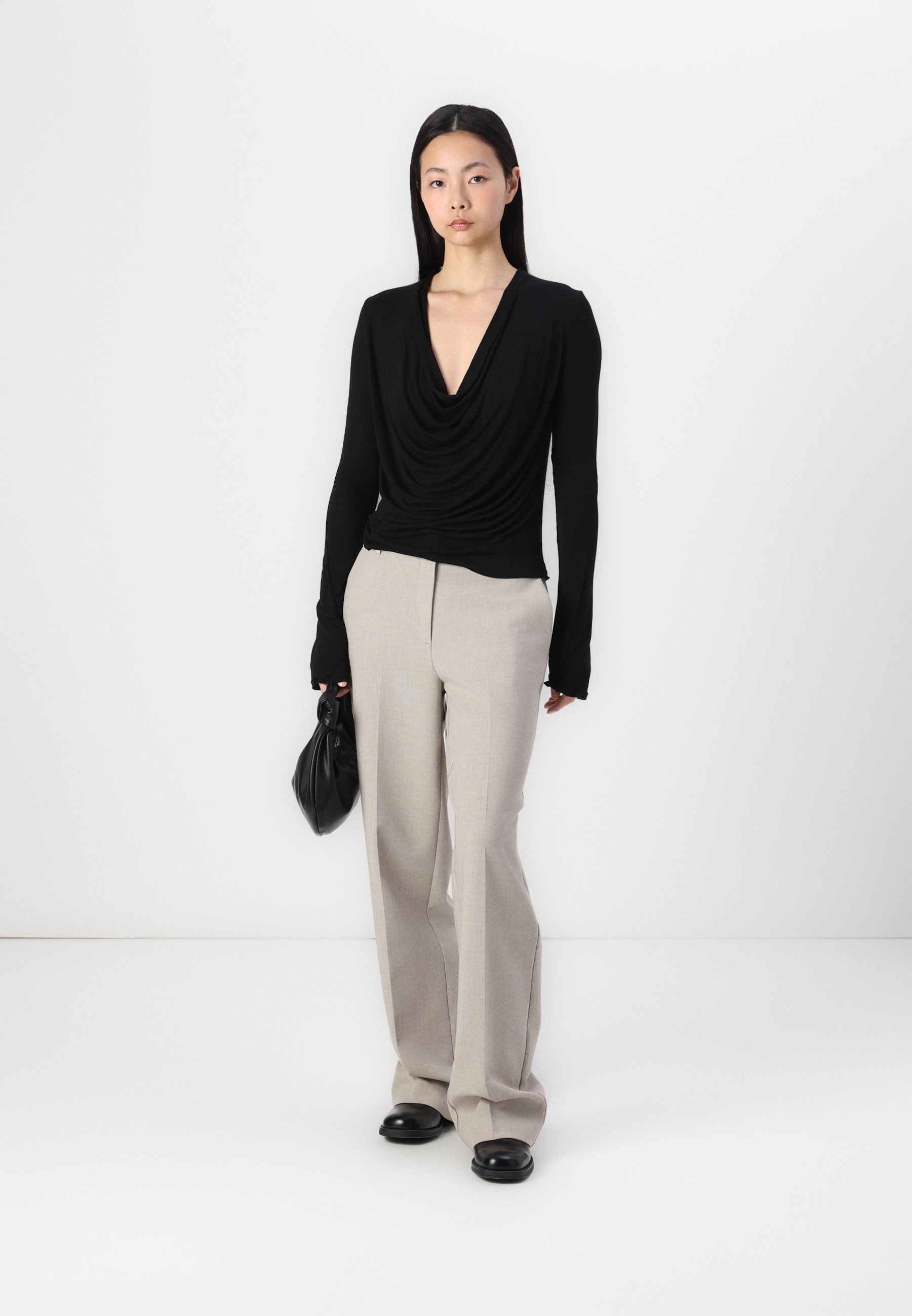 売れ筋商品|||ウィークデイ Tシャツ レディース トップス MELINDA DRAPE - Long sleeved top - black draped long-sleeved top - Black | Weekday WW