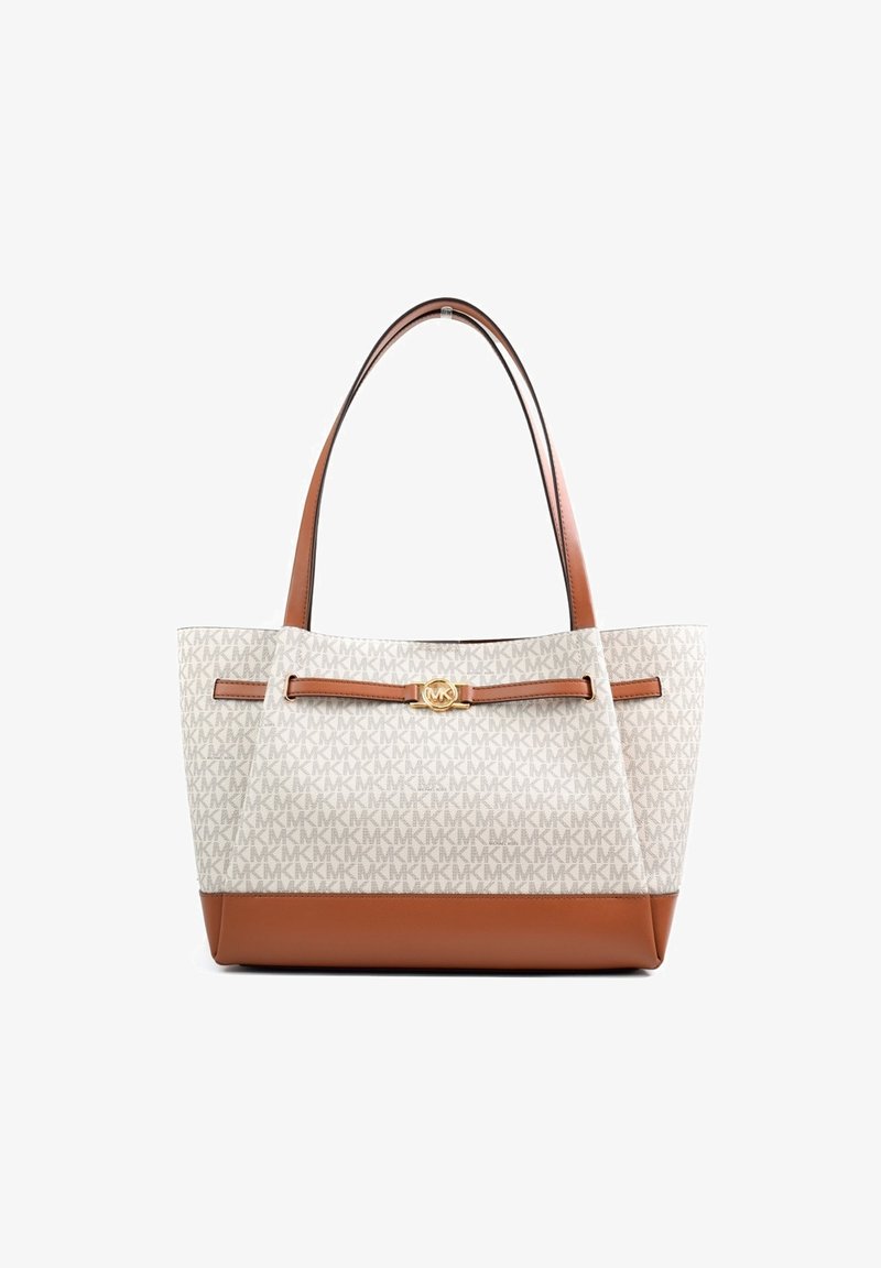 Bolsa tote con exterior estampado en color crema con el logo MK, detalles en cuero marrón, herrajes en tono dorado y dos asas para llevar al hombro.
