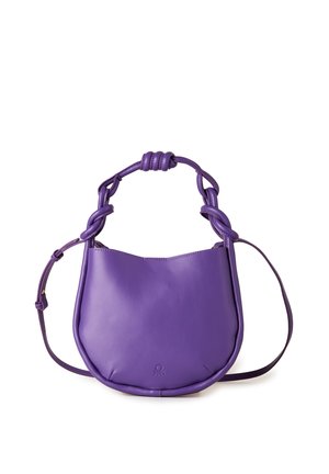 Borsa a tracolla in pelle viola con manici intrecciati a nodi e tracolla regolabile, con logo in rilievo discreto sul davanti.