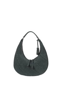 Flätad läderhandväska i mörkgrönt med en halvmåneform, smal handtag, dragkedjestängning och två hängande läderdetaljer.