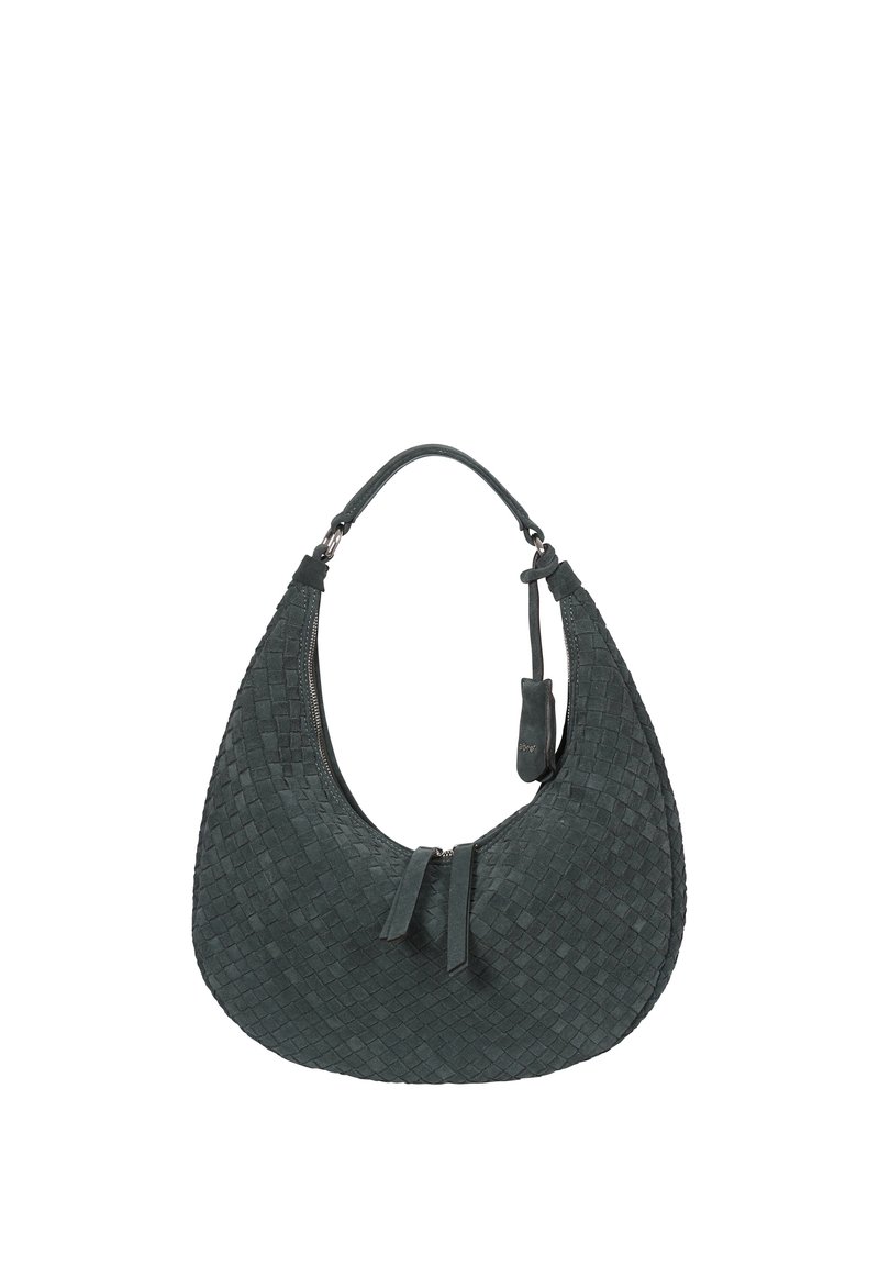 Flätad läderhandväska i mörkgrönt med en halvmåneform, smal handtag, dragkedjestängning och två hängande läderdetaljer.