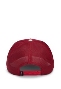 Czerwona czapka trucker z siateczkowym tyłem, zakrzywionym daszkiem, zapięciem typu snapback i białym guzikiem na górze. Prosty design z wentylacją.