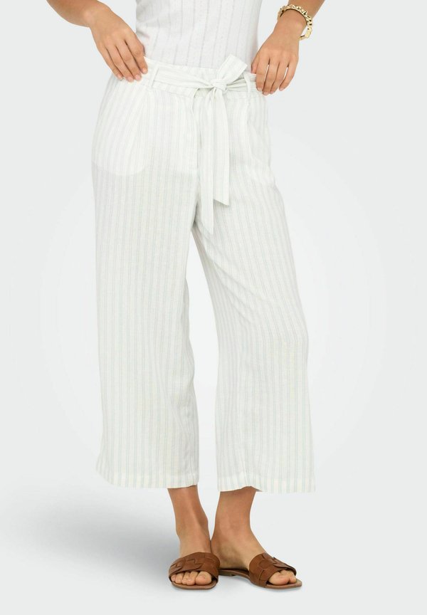 MIT WEITEM BEINSCHNITT ONLCARO - Stoffhose - cloud dancer