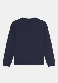 Marineblauwe sweater met lange mouwen, een ronde hals, ribgebreide boorden en zoom, met een gladde textuur en zonder zichtbare patronen of versieringen.