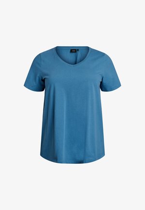 T-shirt blu a maniche corte con scollo a V, vestibilità comoda e etichetta all'interno del collo su sfondo bianco.
