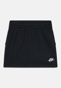 Fekete sport szoknya puha anyagból, rugalmas derékrésszel és két oldalsó zsebbel. A jobb alsó részen fehér Nike logó található.