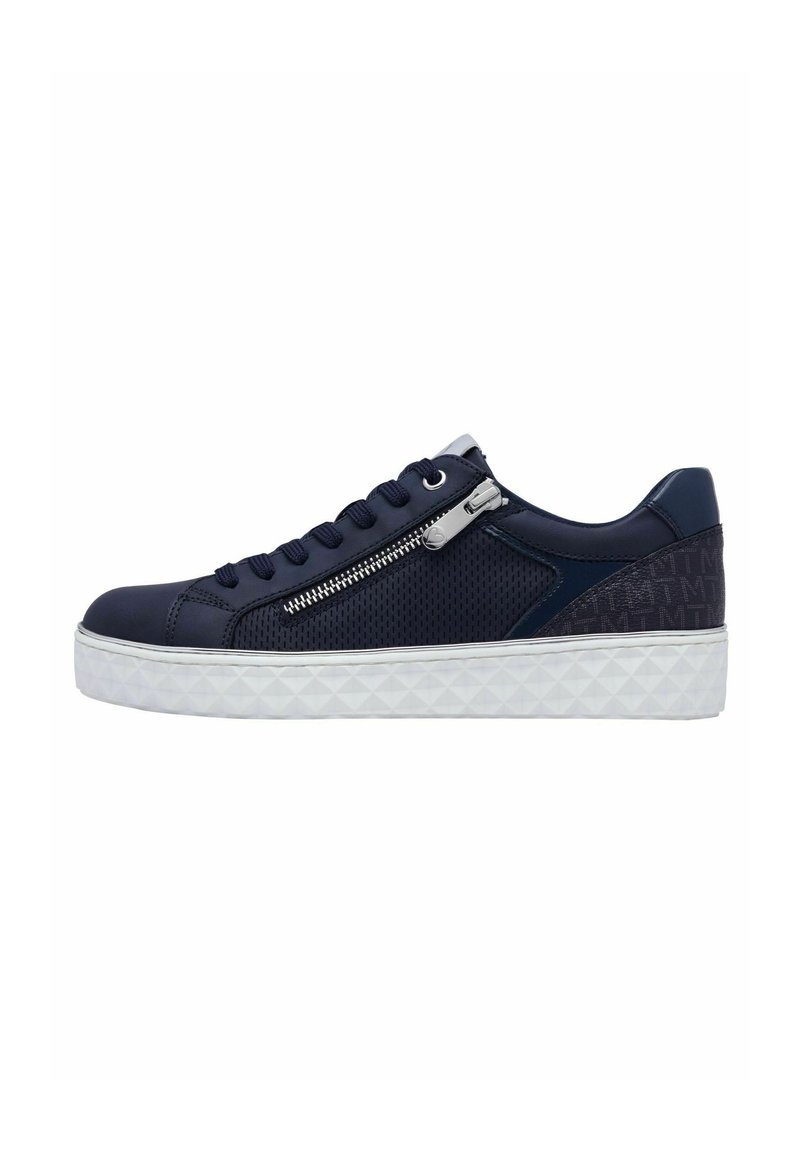 Sneaker blu con rete testurizzata e pannelli lisci. Presenta una cerniera argentata, lacci tondi e una suola bianca testurizzata.