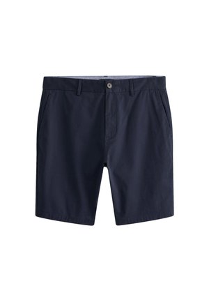 Tengerészkék férfi rövidnadrág övbújtatókkal, elől gombbal, cipzáras záródással és oldalzsebekkel, fehér háttéren bemutatva.