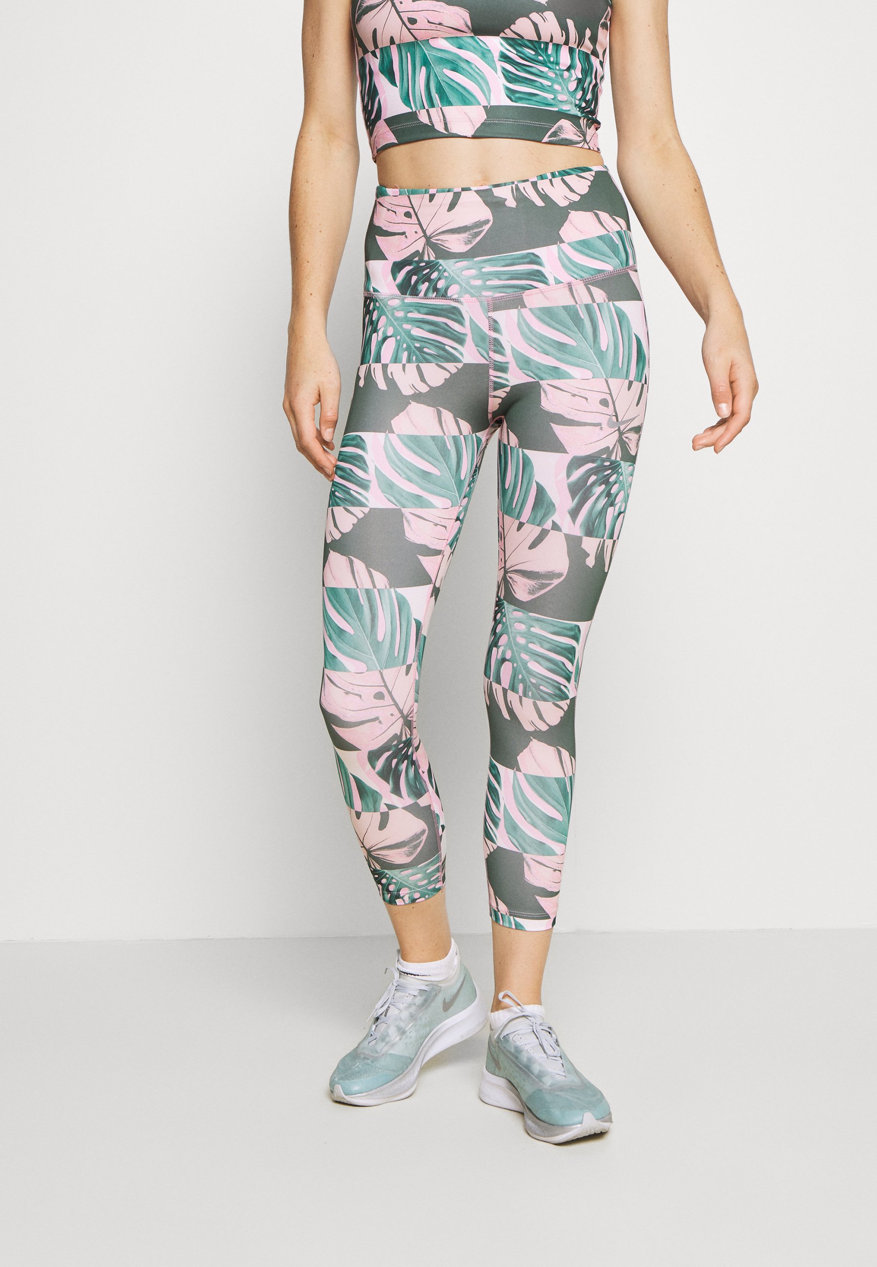 nike performance fast crop