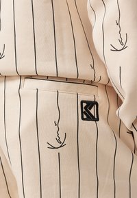 Karl Kani Träningsbyxor - beige