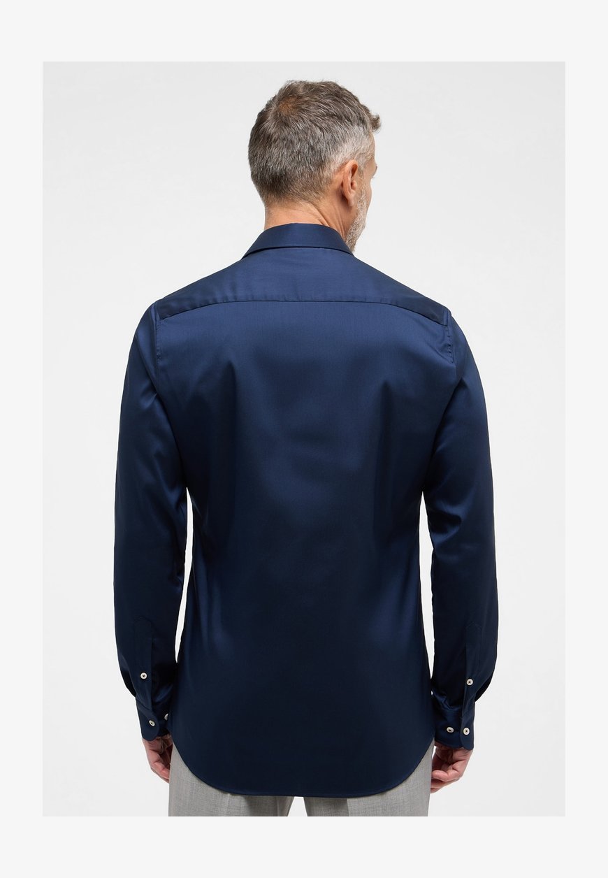 Eterna Performance Shirt - Camicia Uomo Slim Fit Navy Stretch, Maniche Lunghe, Colletto Kent