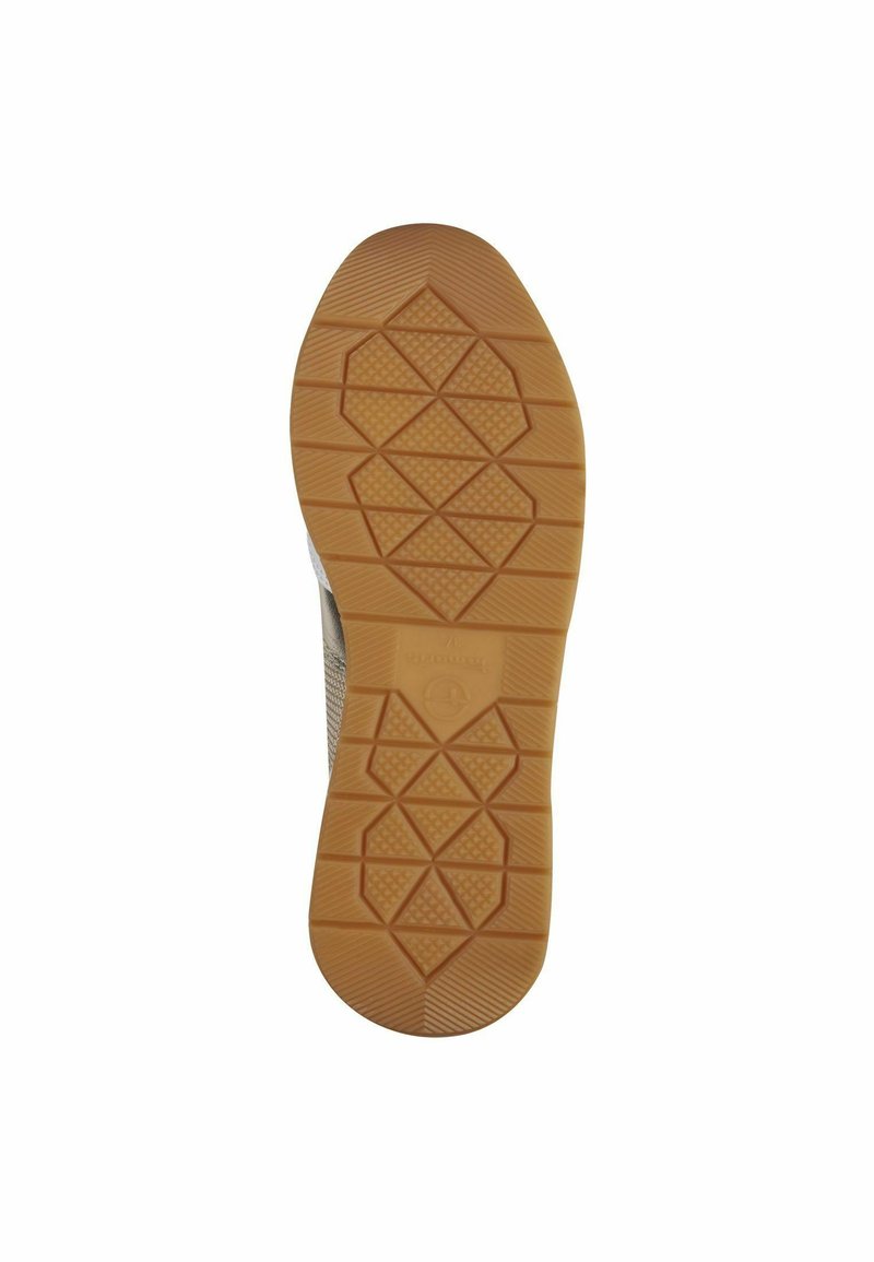 Gummisohle eines Schuhs mit einem strukturierten Muster, das aus Rautenformen und Rillen besteht. Die Farbe ist beige mit einer glatten Oberfläche.