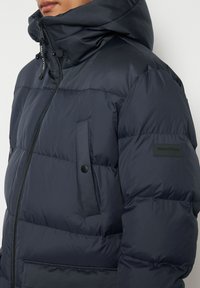 Marc O'Polo REGULAR AUS HOCHWERTIGER -PERFORMANCE - Piumino lungo - dark navy