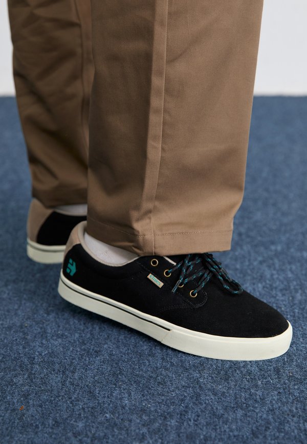 JAMESON - Skate shoes