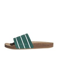 Unselected, collegiate green core white gum4