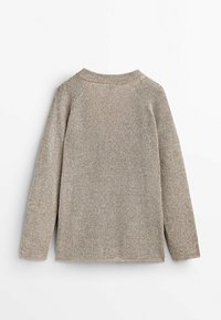 Beige gebreide trui met een textuurafwerking, voorzien van lange mouwen en een ronde halslijn. De zoom is aan de achterkant iets langer.
